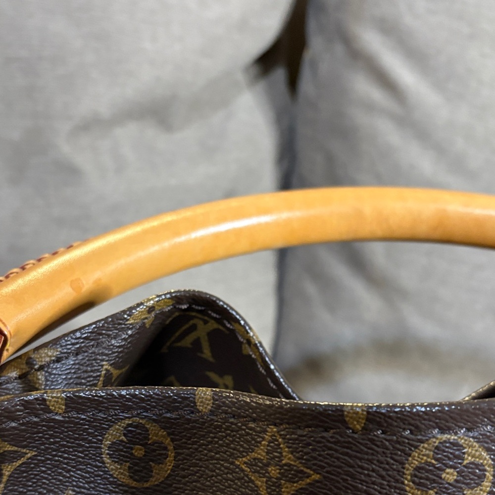 Authentic Louis Vuitton Artsy MM Monogram Hobo Rank A w/ Dust Bag - Picture 10 of 13